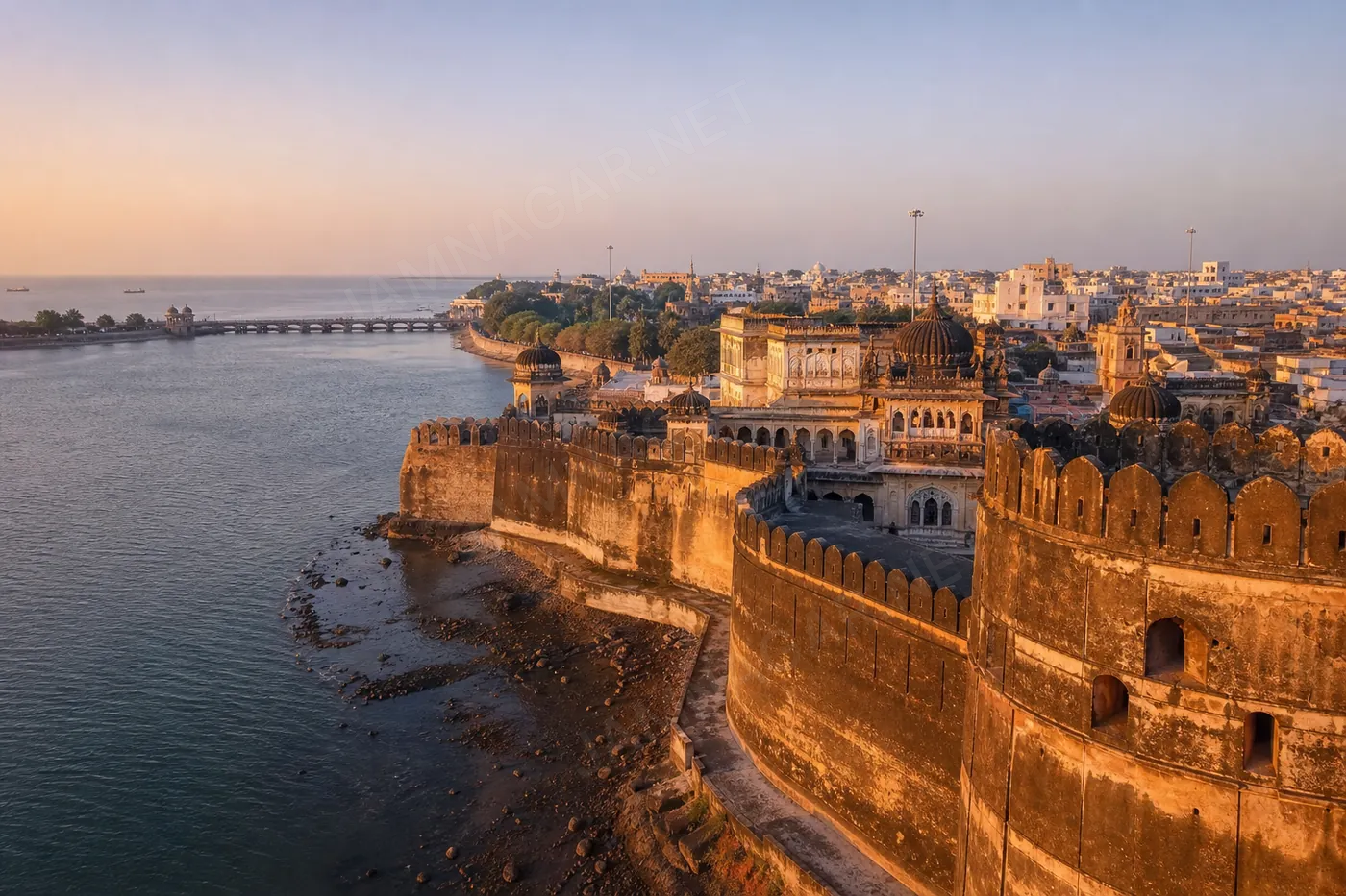 Historic coastal city atmosphere representing Jamnagar’s founding landscape